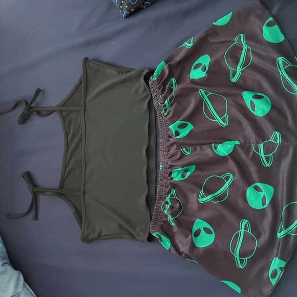 Alien Crop String Top and Shorts Matching Set Size S - Picture 2 of 2